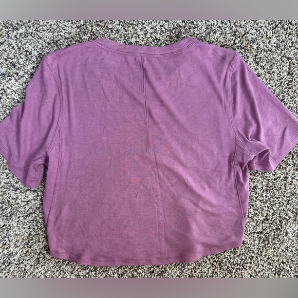 Lululemon Hold Tight Cropped T-Shirt
Velvet Dust - Picture 9 of 10